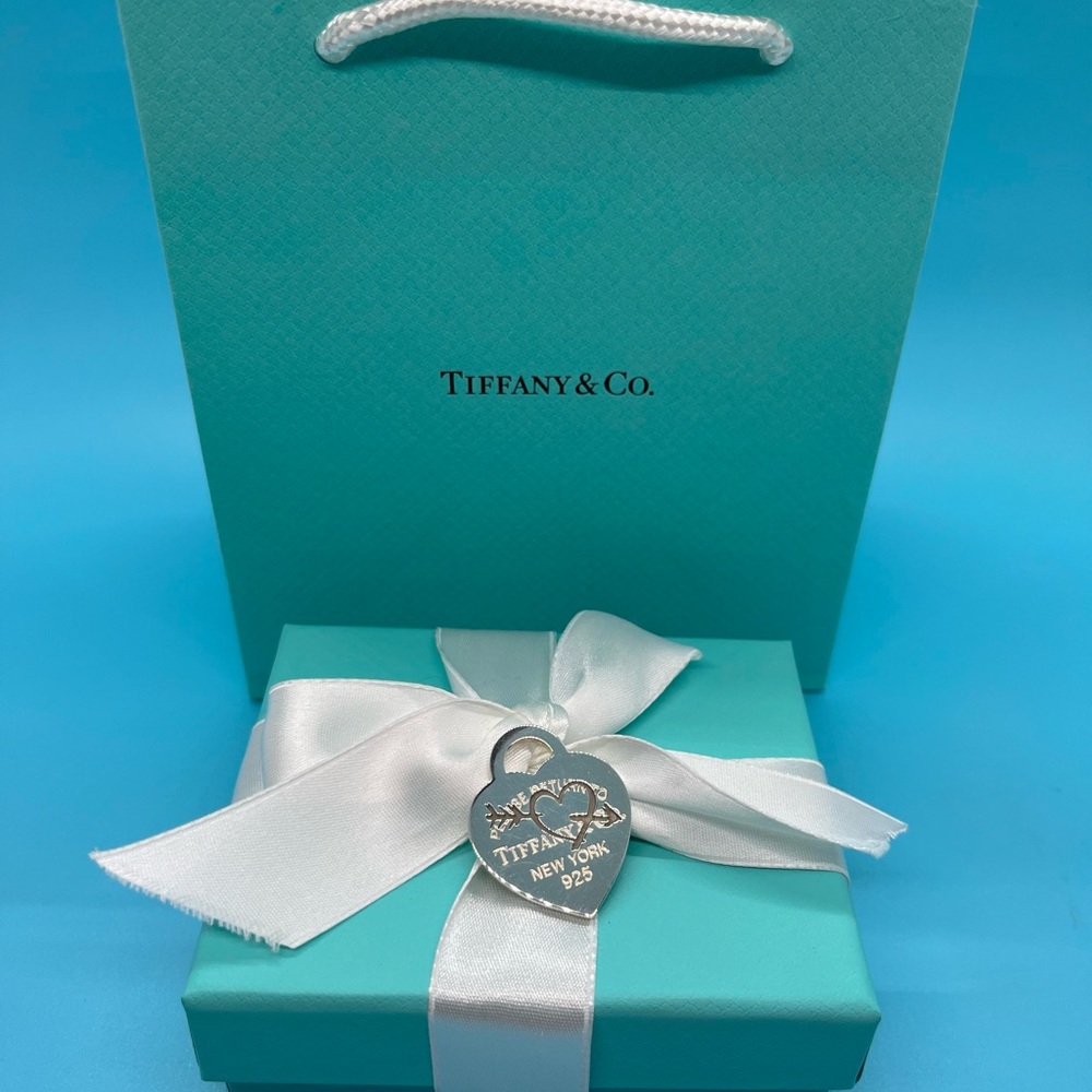 💙Authentic NEW Tiffany & Co Etched Heart & Arrow Charm, Sterling Silver, Large